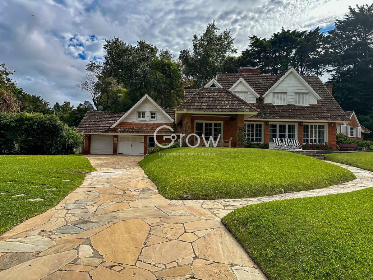 Hermosa casa a metros del mar en GOLF