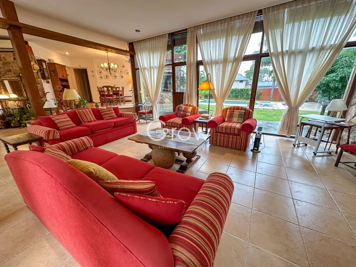 Casa en excelente zona de Playa Mansa