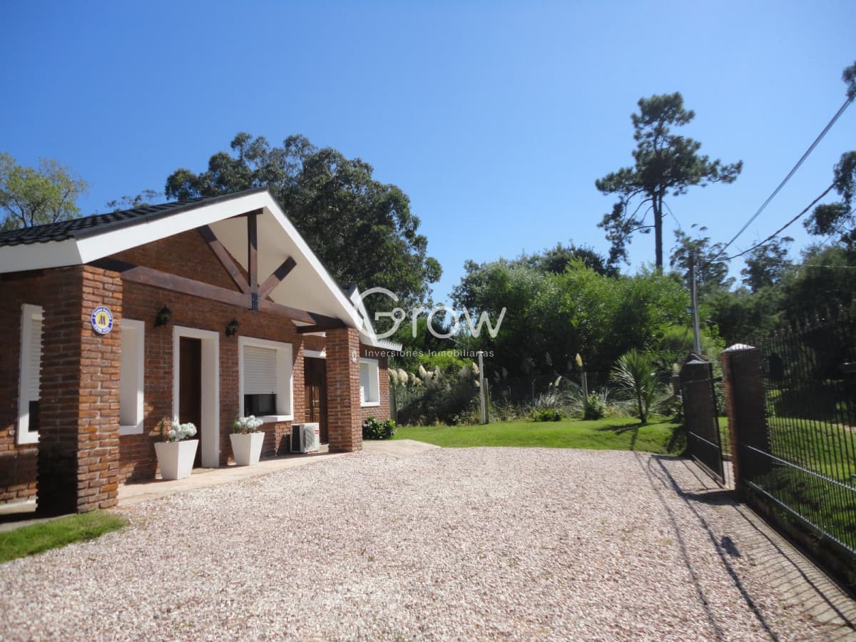 Hermosa casa en barrio Residencial de Punta del Este a pasos de todo!