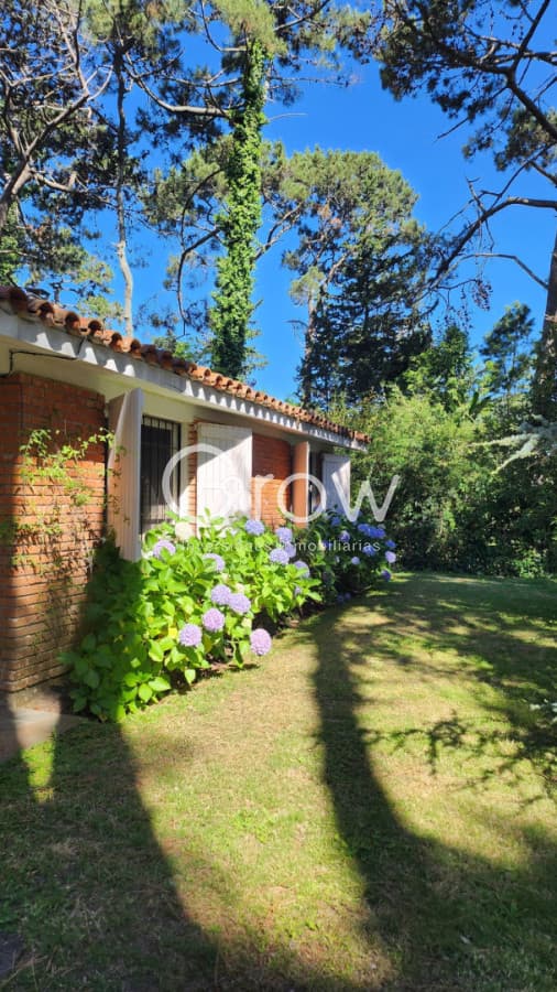 Casa en alquiler de verano a pasos de playa mansa  -