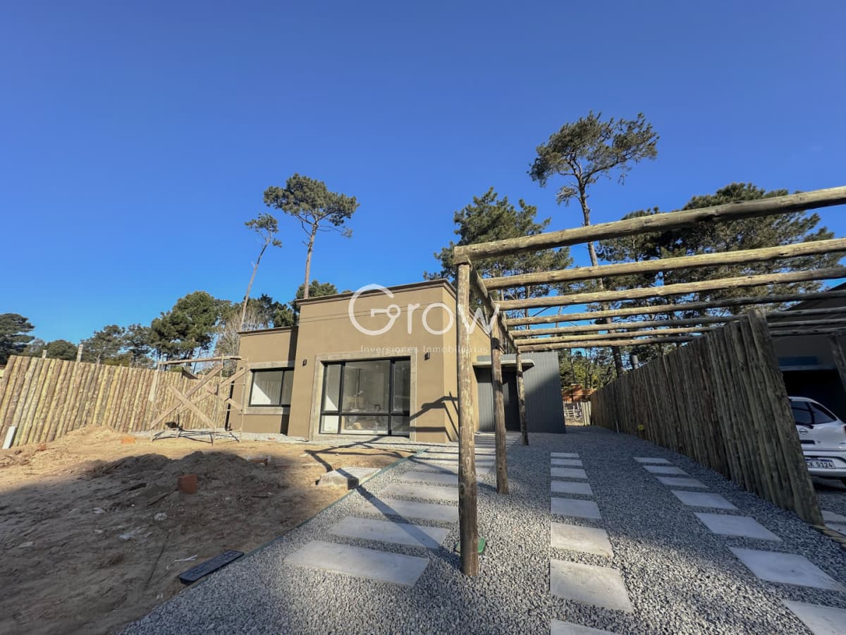 Casa a estrenar en Parque Burnett U$S 345.000
