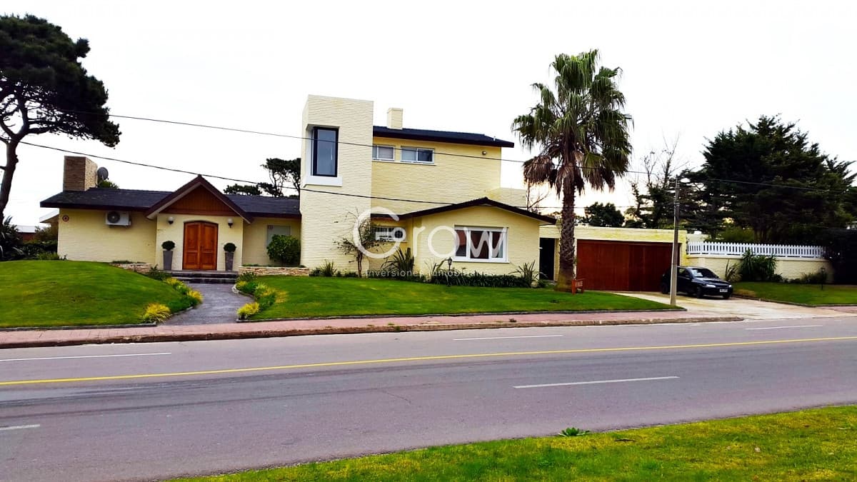 Hermosa casa ideal para disfrutarla todo el año a pasos del mar.