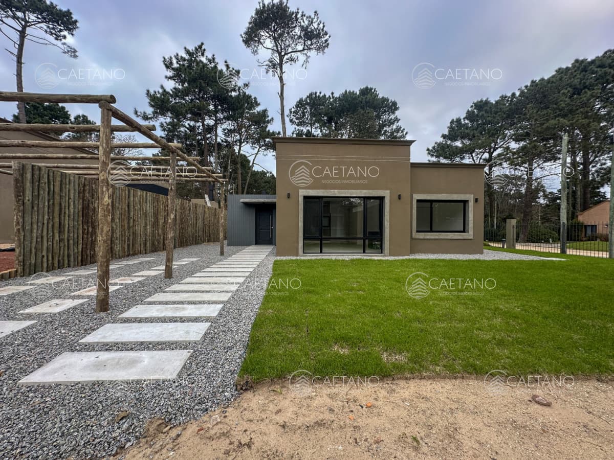 Casa a estrenar en Parque Burnett U$S 325.000