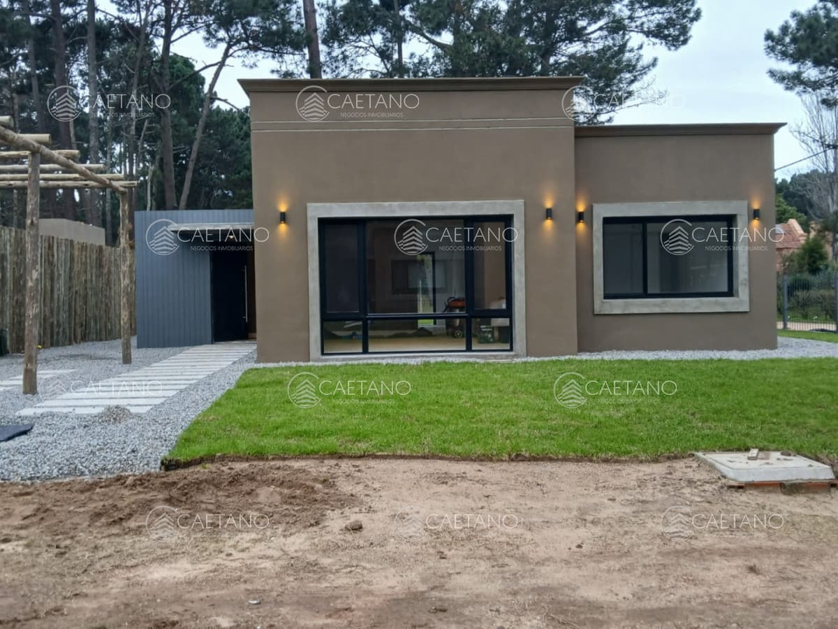 Casa a estrenar en Parque Burnett U$S 325.000
