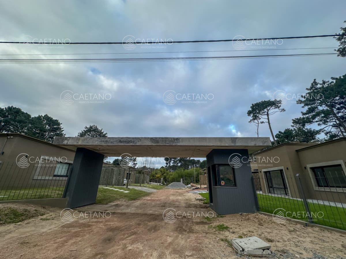 Casa a estrenar en Parque Burnett U$S 325.000