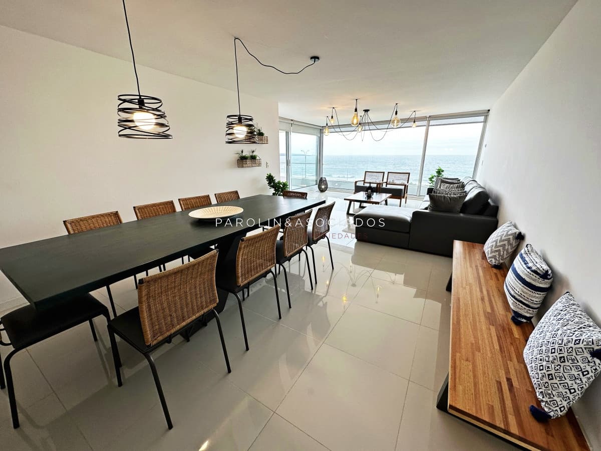 Apartamento en venta con 2 suites en edificio Lumiere, Punta del Este.