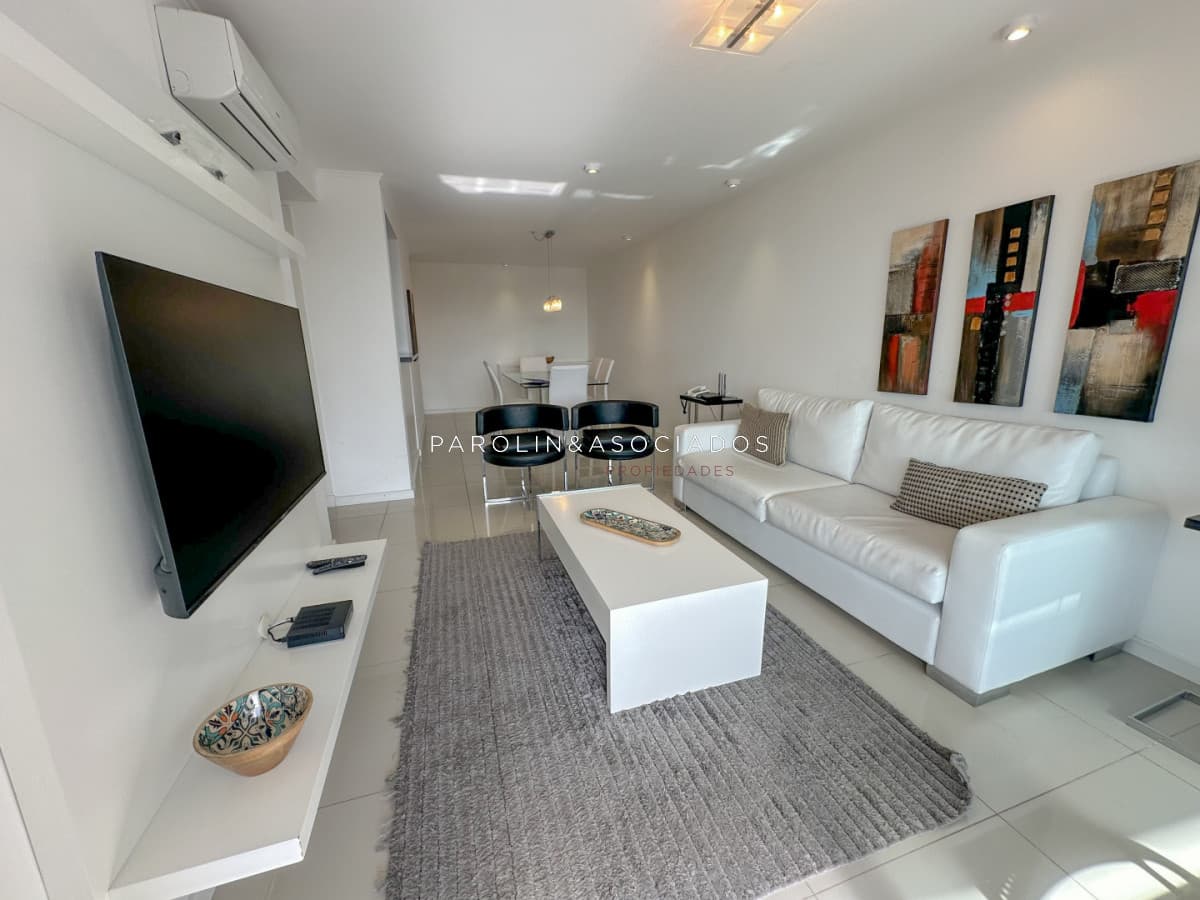 Apartamento en venta de 2 dormitorios Wind Tower, Punta del Este.