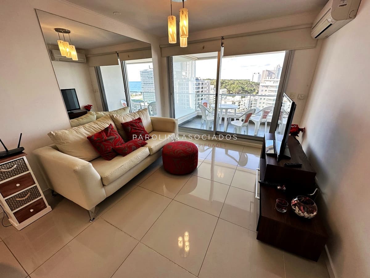 Apartamento en venta de 2 dormitorios en Wind Tower, Punta del Este.