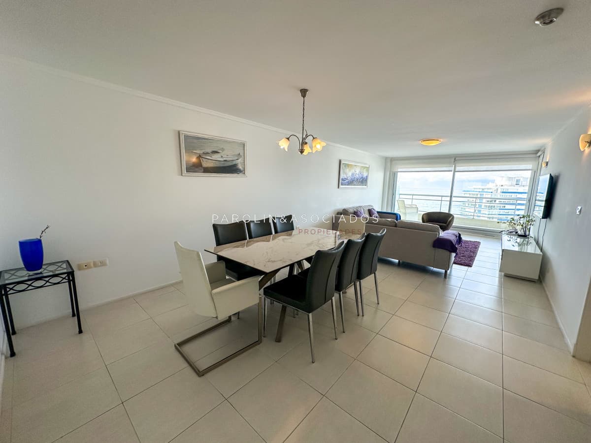 Departamento en Venta en Forest Tower de 4 Dormitorios, Punta del Este