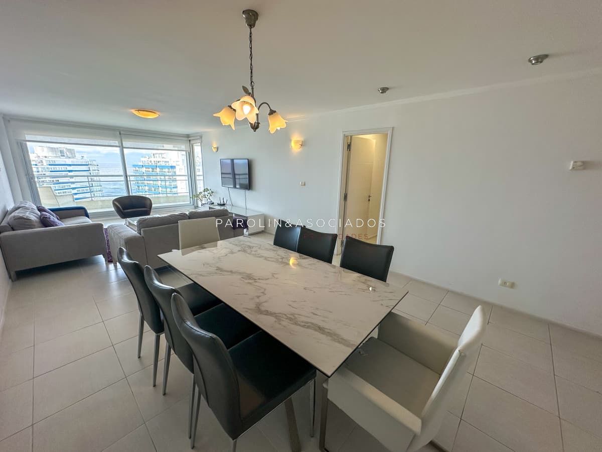 Departamento en Venta en Forest Tower de 4 Dormitorios, Punta del Este