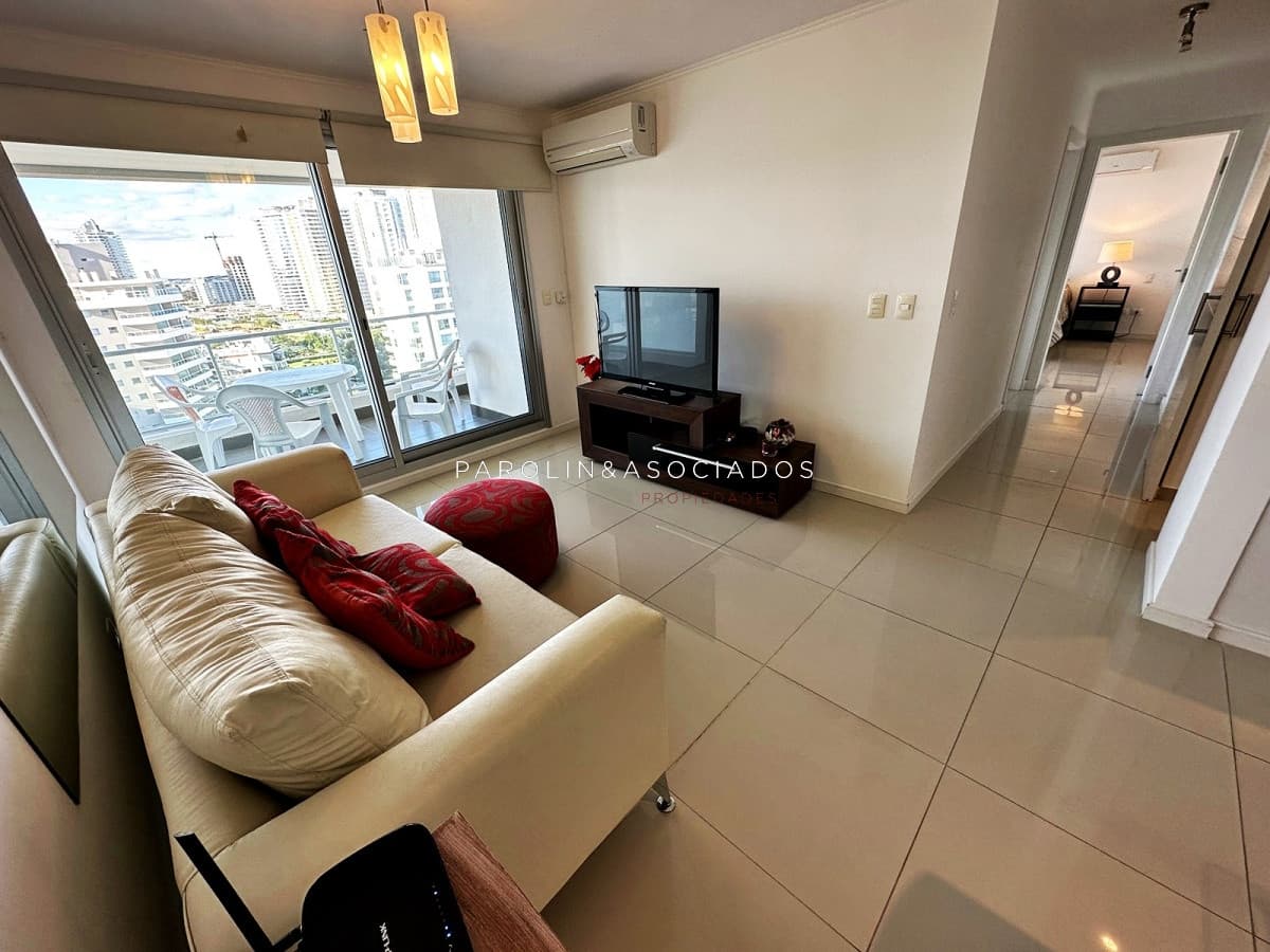 Apartamento en venta de 2 dormitorios en Wind Tower, Punta del Este.
