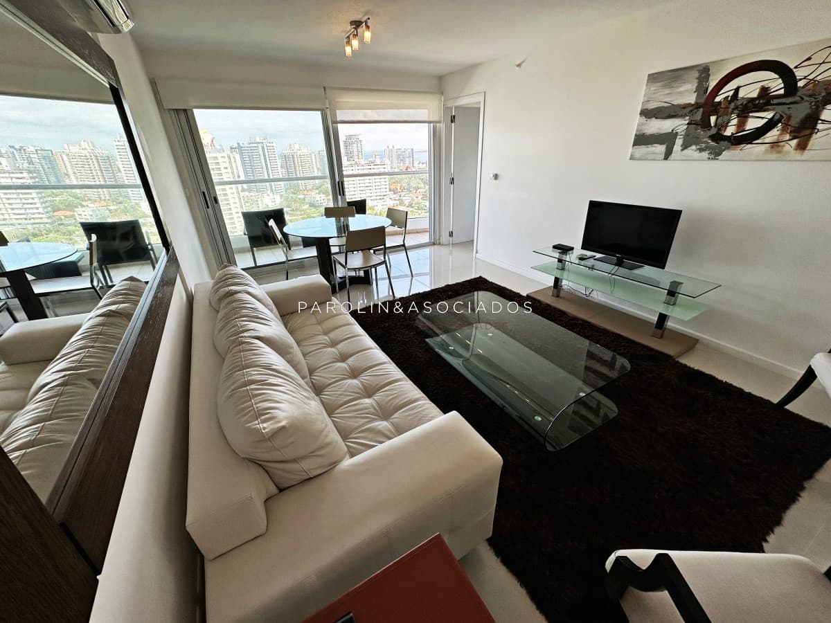 Icon Brava. Punta del Este. Exclusivo apartamento a solo pasos del mar.