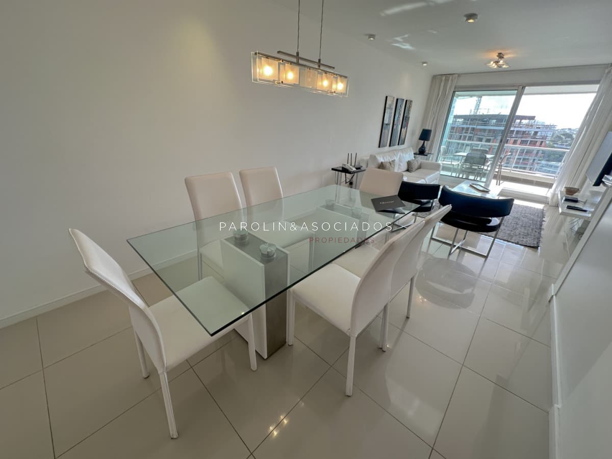 Apartamento en venta de 2 dormitorios Wind Tower, Punta del Este.