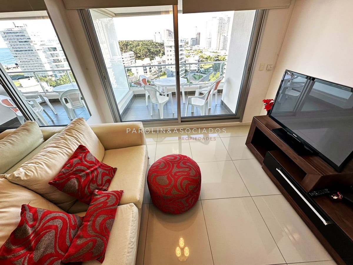 Apartamento en venta de 2 dormitorios en Wind Tower, Punta del Este.