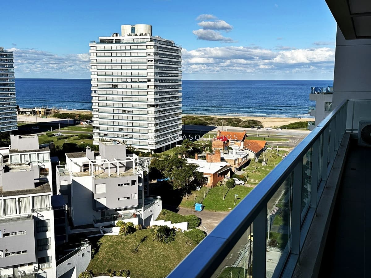 Apartamento en venta de 2 dormitorios en Wind Tower, Punta del Este.