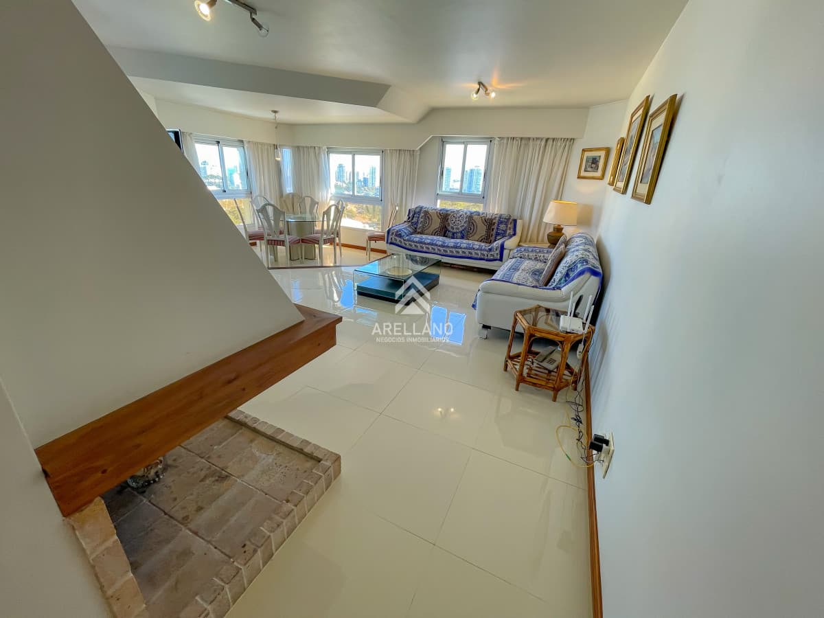 Apartamento ID.4660 - Hermoso apartamento en piso alto en la zona de Punta Shopping, cerca de todo!