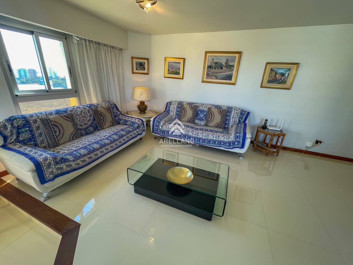 Apartamento ID.4660 - Hermoso apartamento en piso alto en la zona de Punta Shopping, cerca de todo!