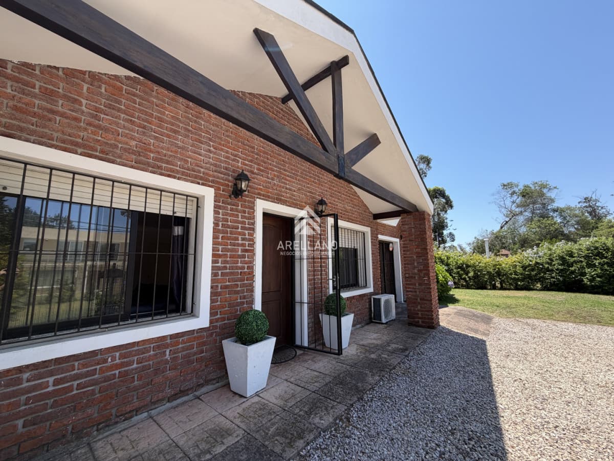 Casa ID.5814 - Hermosa casa en barrio Residencial de Punta del Este a pasos de todo!