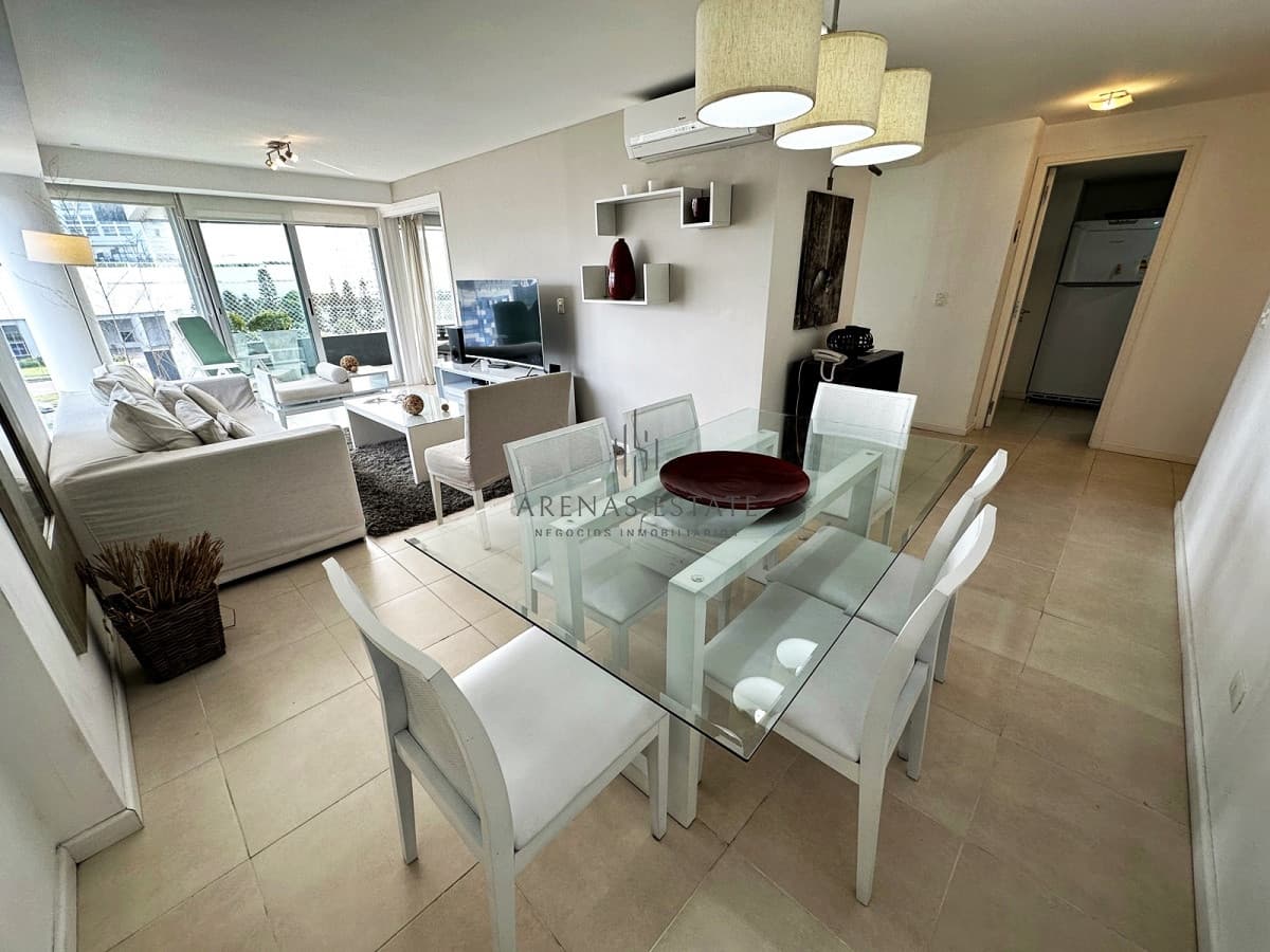 Apartamento ID.2255 - Punta de Este, Apartamento de 3 dormitorios a metros del mar y al Hotel Conrad.