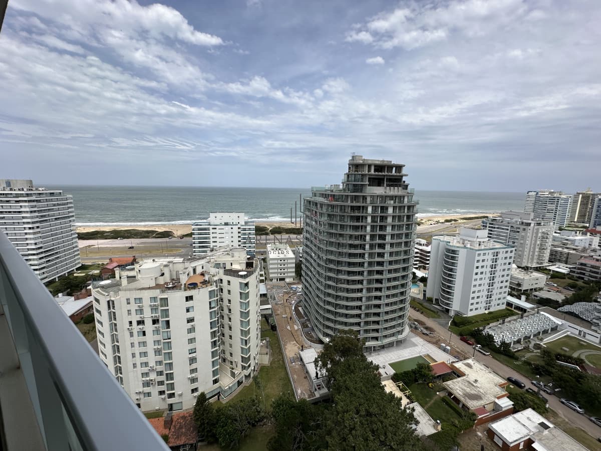 Apartamento ID.4825 - OPORTUNIDAD! Wind Tower de 2 dormitorios, hermosa vista al mar!