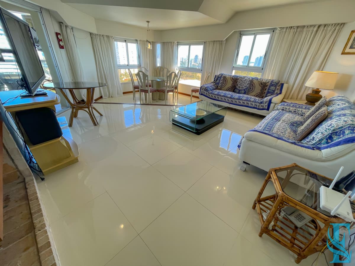 Hermoso apartamento en piso alto en la zona de Punta Shopping, cerca de todo!