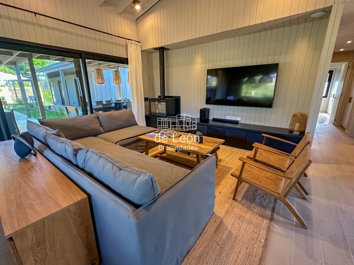 Hermosa casa a estrenar en Reserva de Montoya.