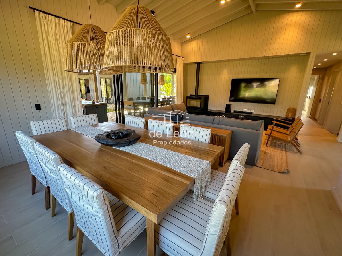 Hermosa casa a estrenar en Reserva de Montoya.