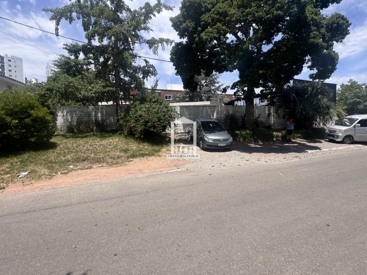 Terreno a pasos de la Terminal de Maldonado