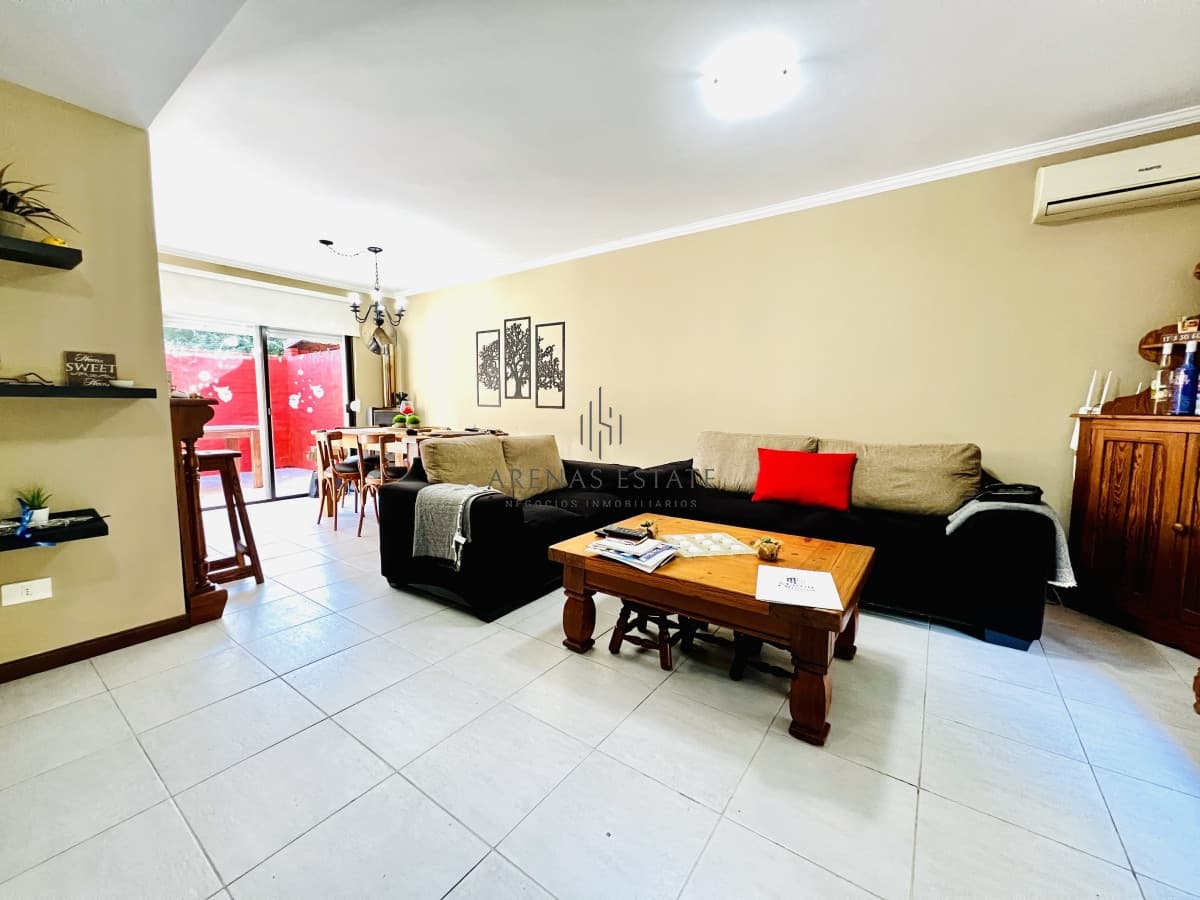 Casa ID.3319 - Casa Duplex 3 Dormitorios, Zona Cantegril con piscina.
