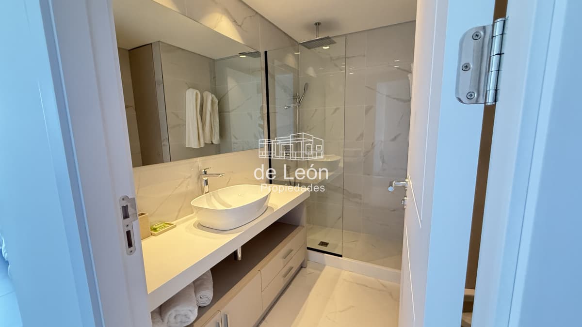 Departamento de 2 dormitorios en suite, excelente ubicación en Manantiales