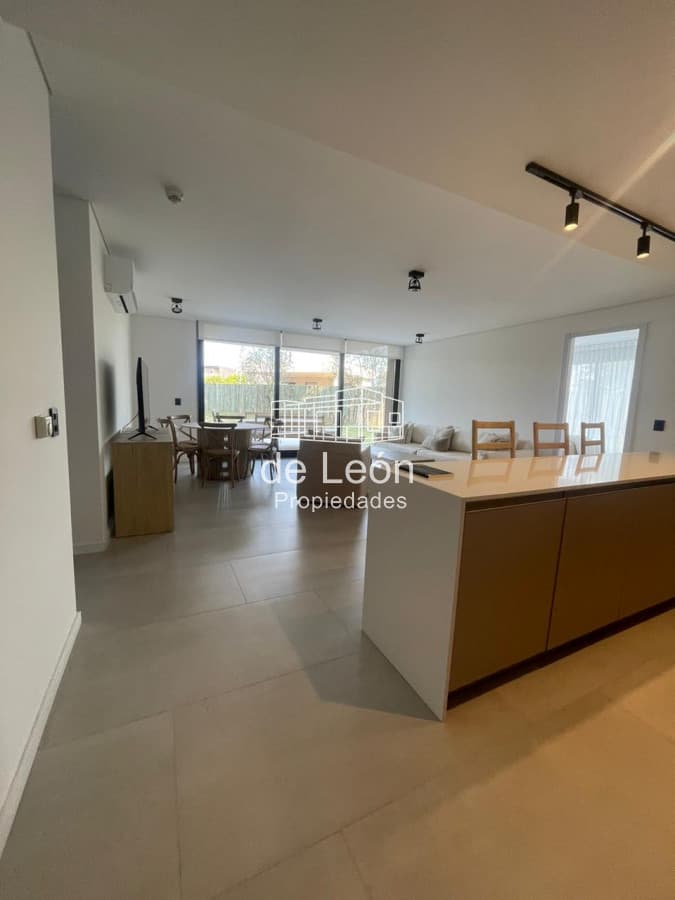 Departamento planta jardin en venta de 3 dormitorios en Manantiales