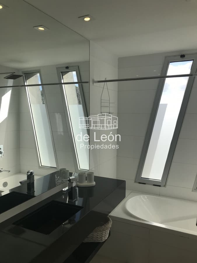 Excelente departamento en Manantiales, 3 dormitorios 3 baños, vista al mar