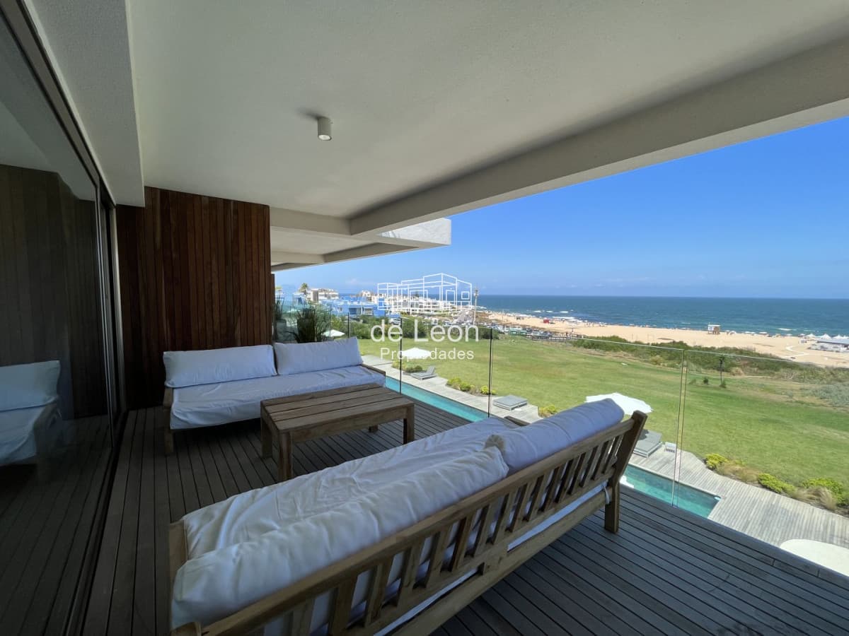 Departamento de 4 dormitorios en suite más servicio, sobre la playa, Manantiales