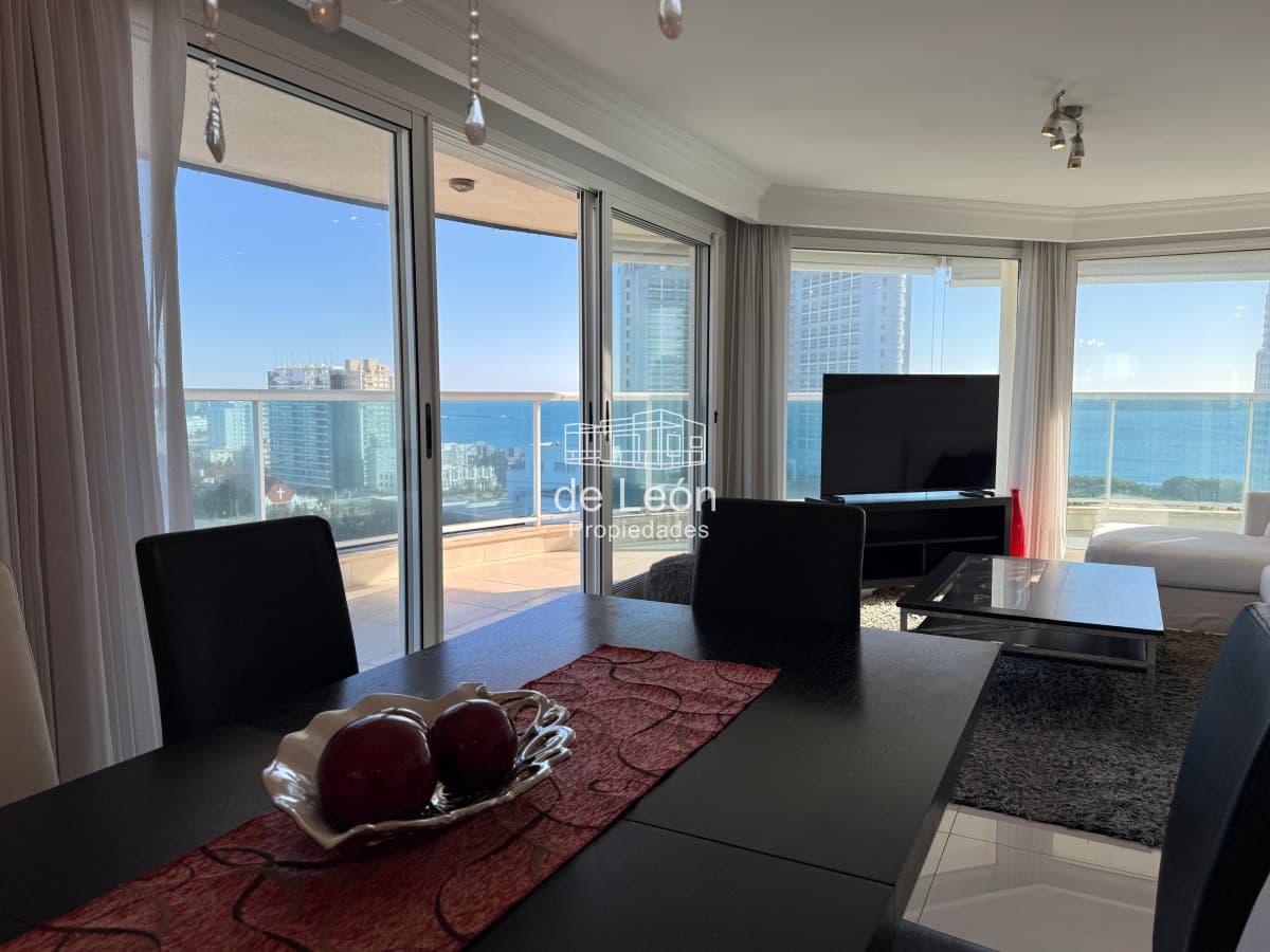 Departamento de 3 dormitorios + servicio en venta, vista al mar, Punta del Este