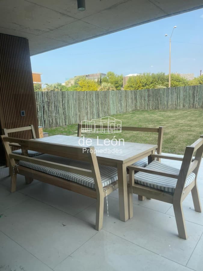 Departamento planta jardin en venta de 3 dormitorios en Manantiales