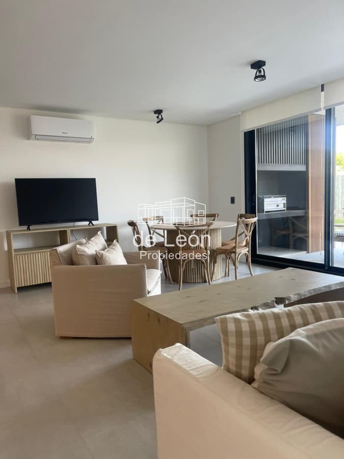 Departamento planta jardin en venta de 3 dormitorios en Manantiales
