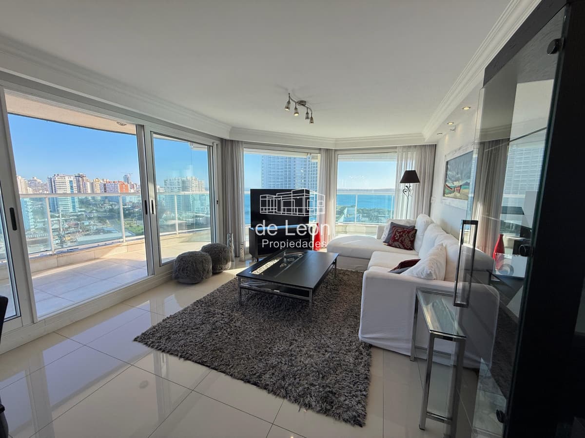 Departamento de 3 dormitorios + servicio en venta, vista al mar, Punta del Este