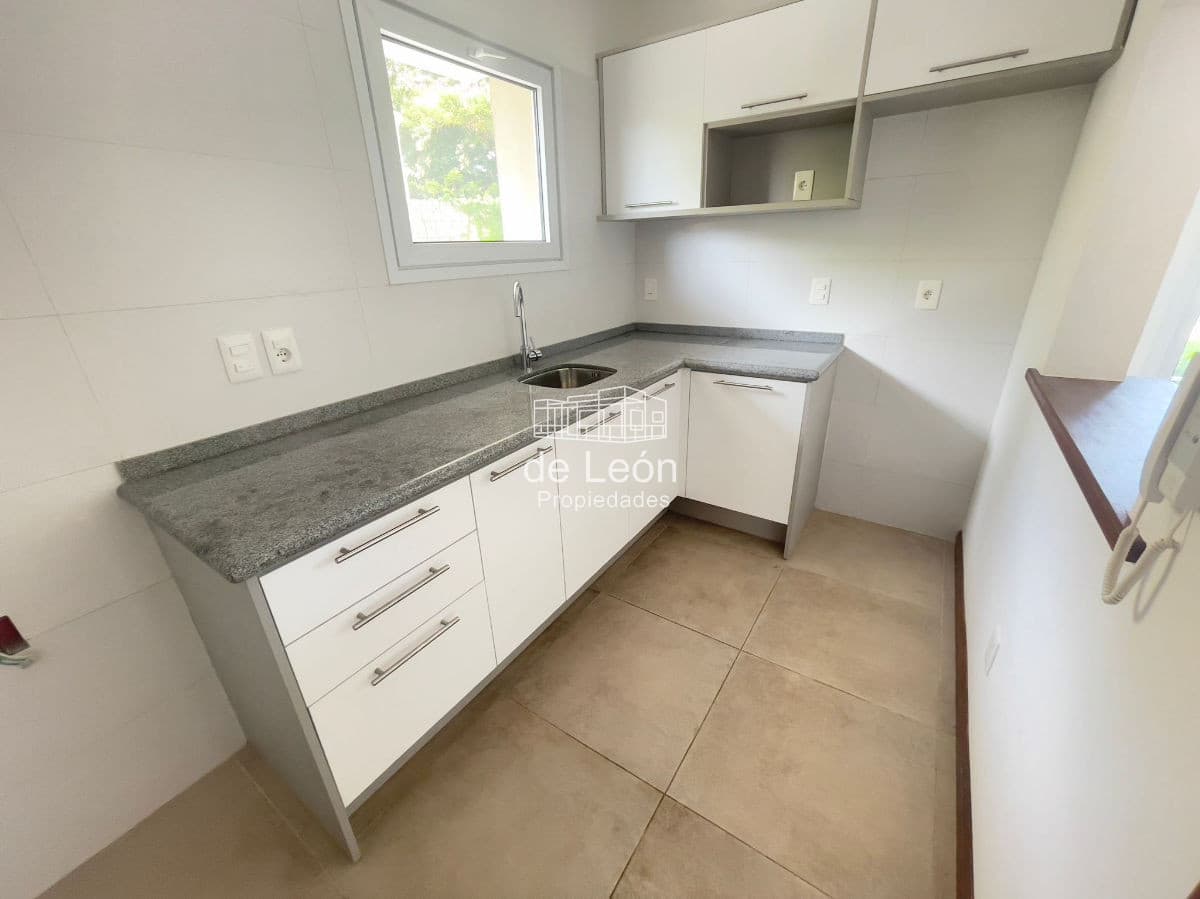 Se vende excelente departamento de 2 dormitorios en Pinares