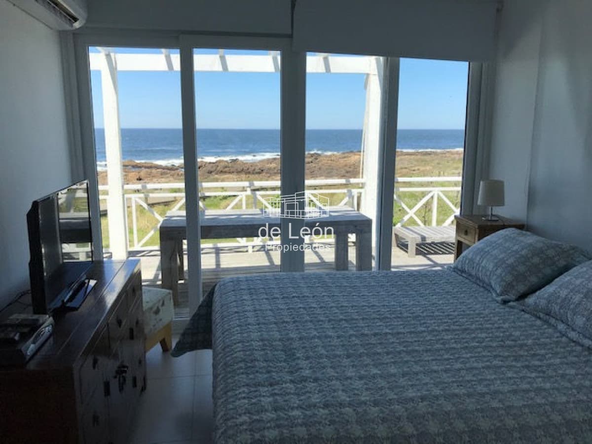 Departamento de 2 dormitorios y 2 baños con gran vista al mar