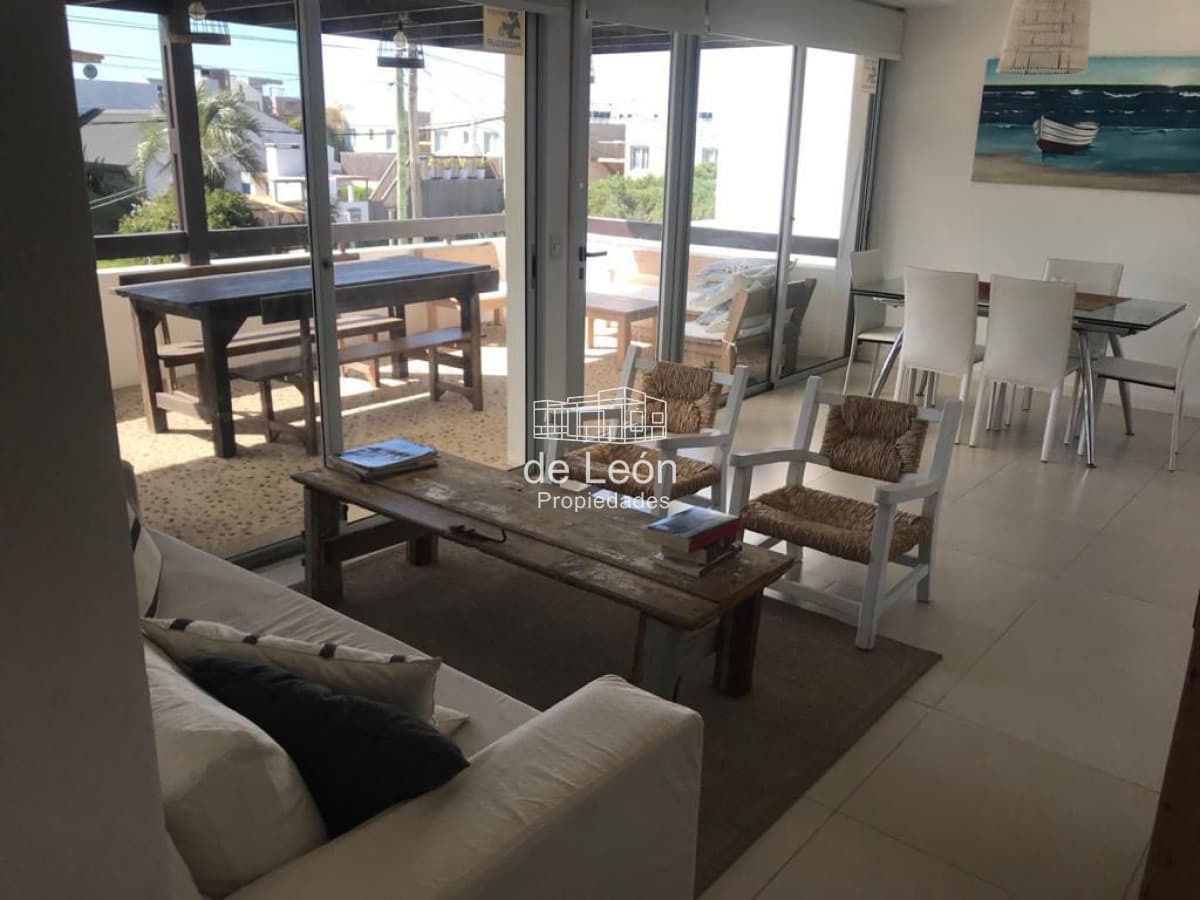 Se alquila por temporada departamento en la barra a una cuadra del mar