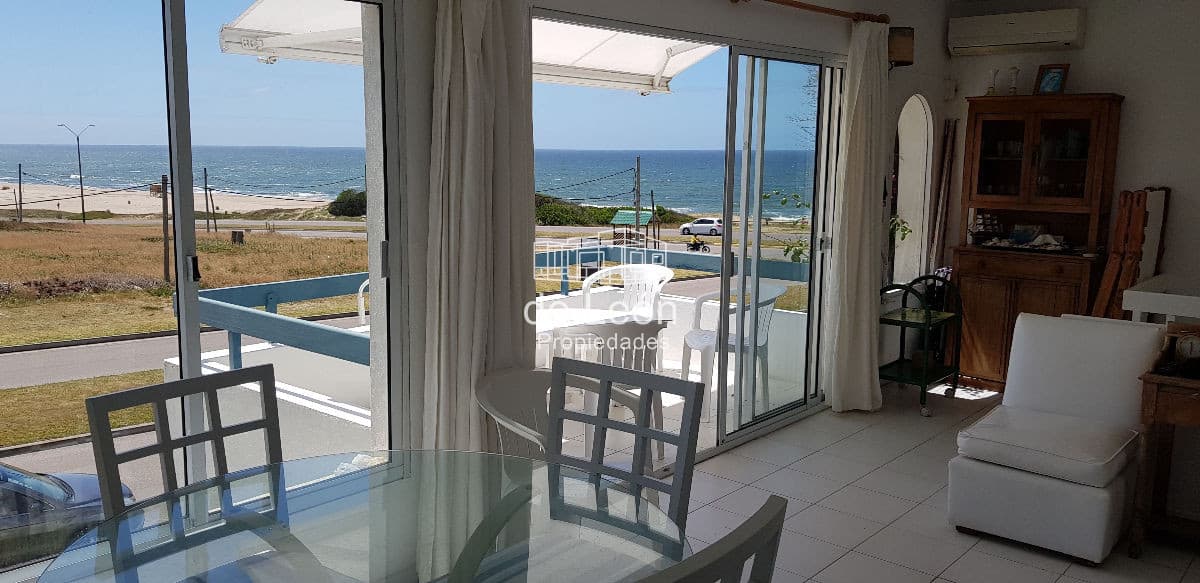 Departamento a pasos del mar en Montoya