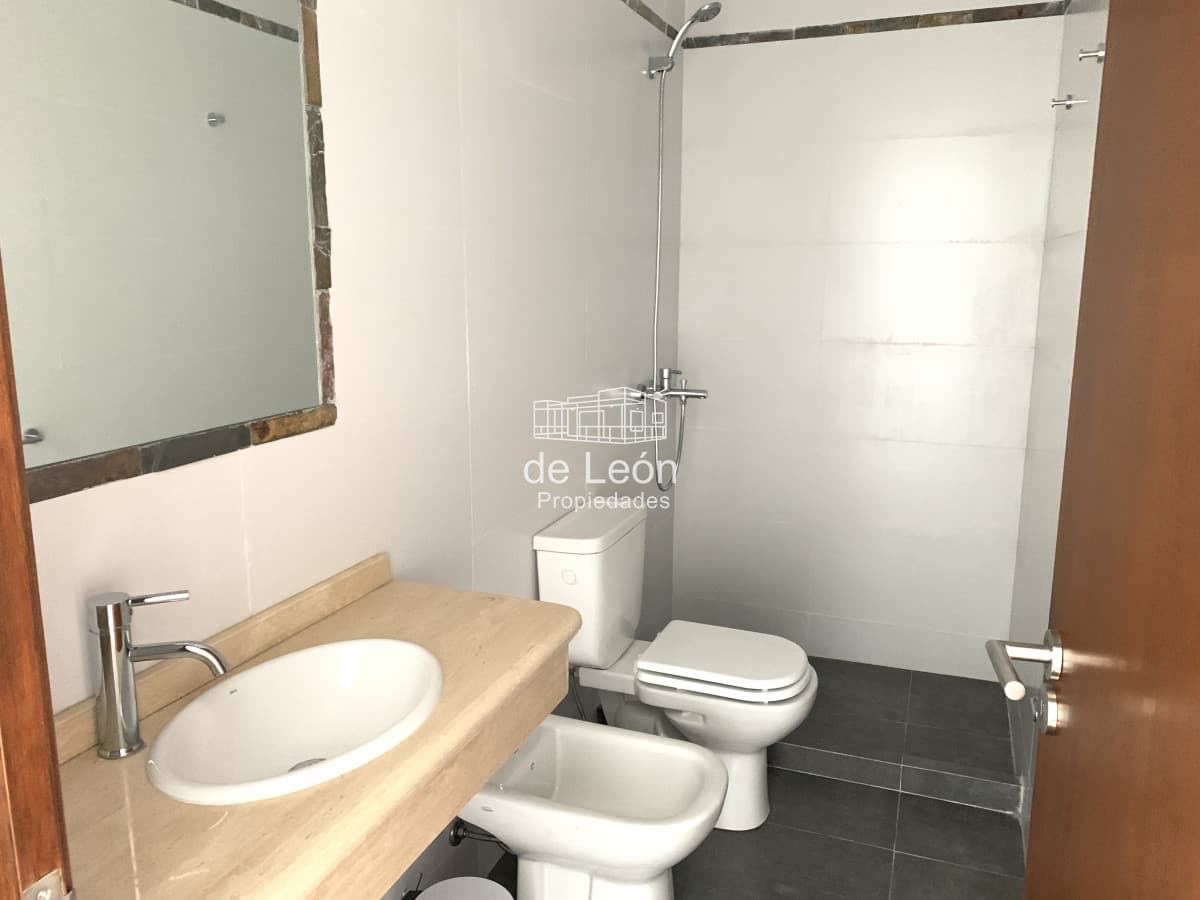 Departamento de 2 dormitorios y 2 baños, Mansa, Punta del Este