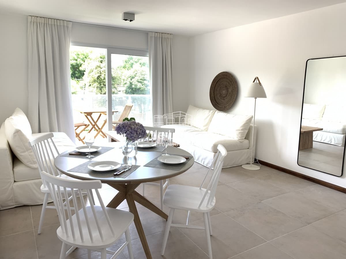 Departamento de 2 dormitorios y 2 baños, Mansa, Punta del Este