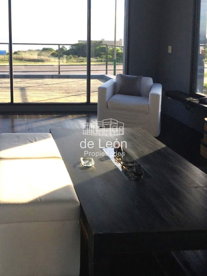 Alquiler Temporal Moderna Casa en Bikini Beach de 3 Dormitorios + Servicio