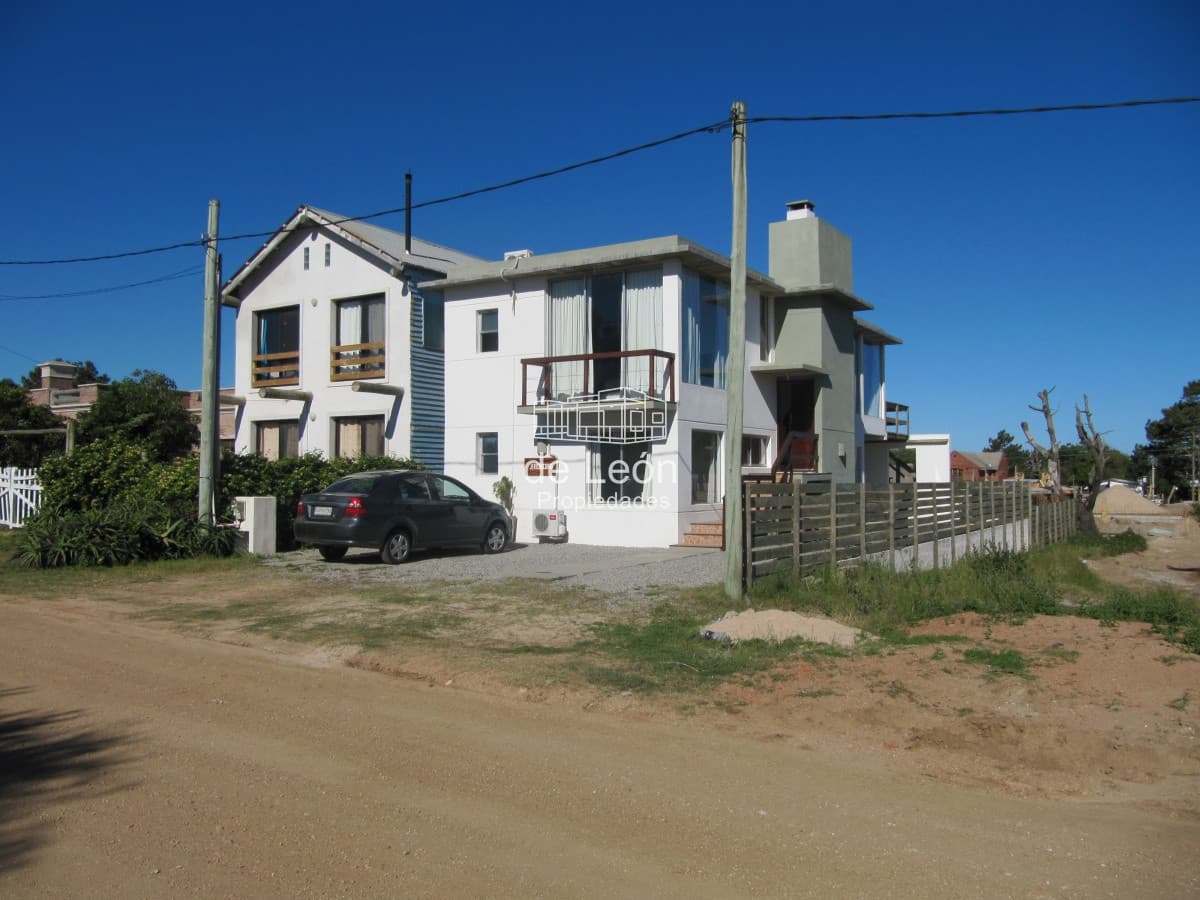 Amplia casa en Manantiales