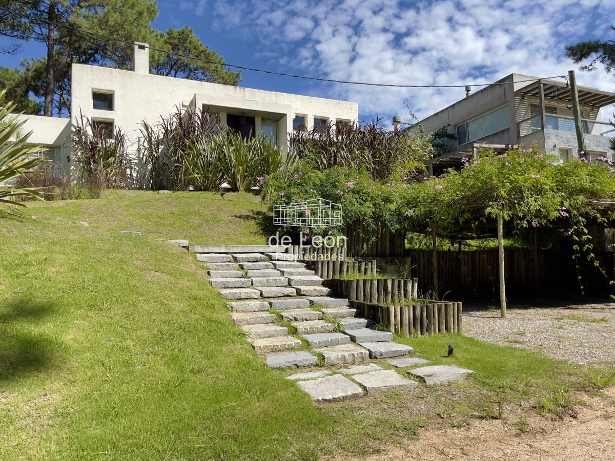 Se vende hermosa casa en Montoya