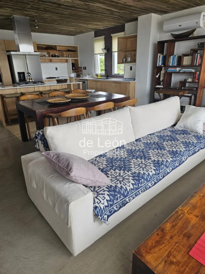 Casa de 3 dormitorios y servicio en Montoya, La Barra