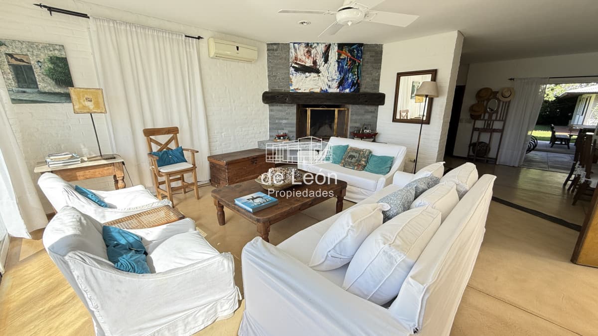 Venta Casa 4 Dormitorios Montoya