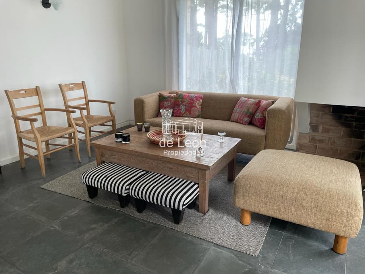 Cómoda casa de 4 dormitorios + servicio en Montoya