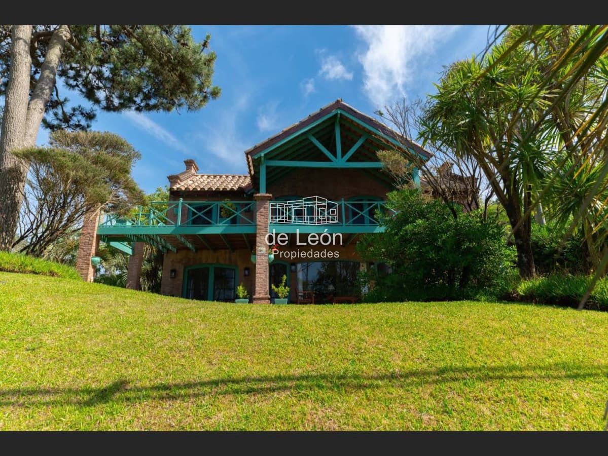 Importante casa de 4 dormitorios en Montoya, La Barra